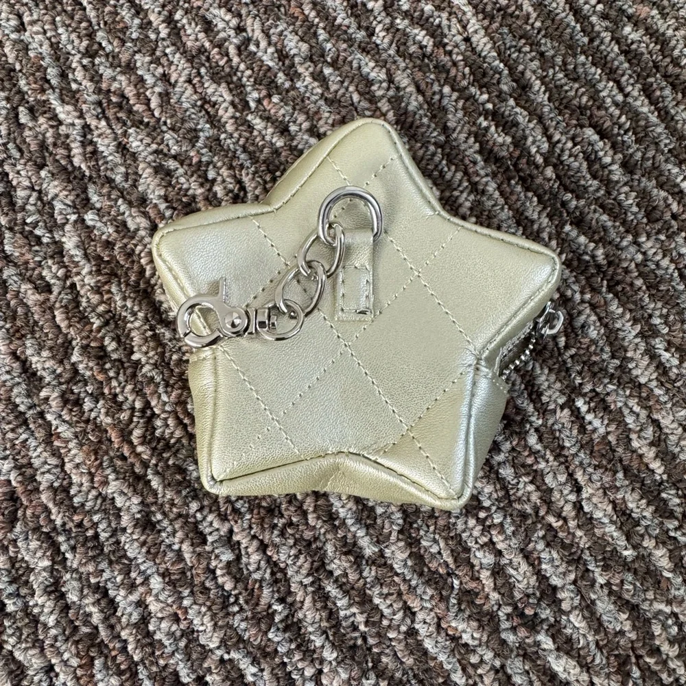 CHANEL Metallic Lambskin Walk of Fame Clip On Coin Purse - Picture 2 of 4